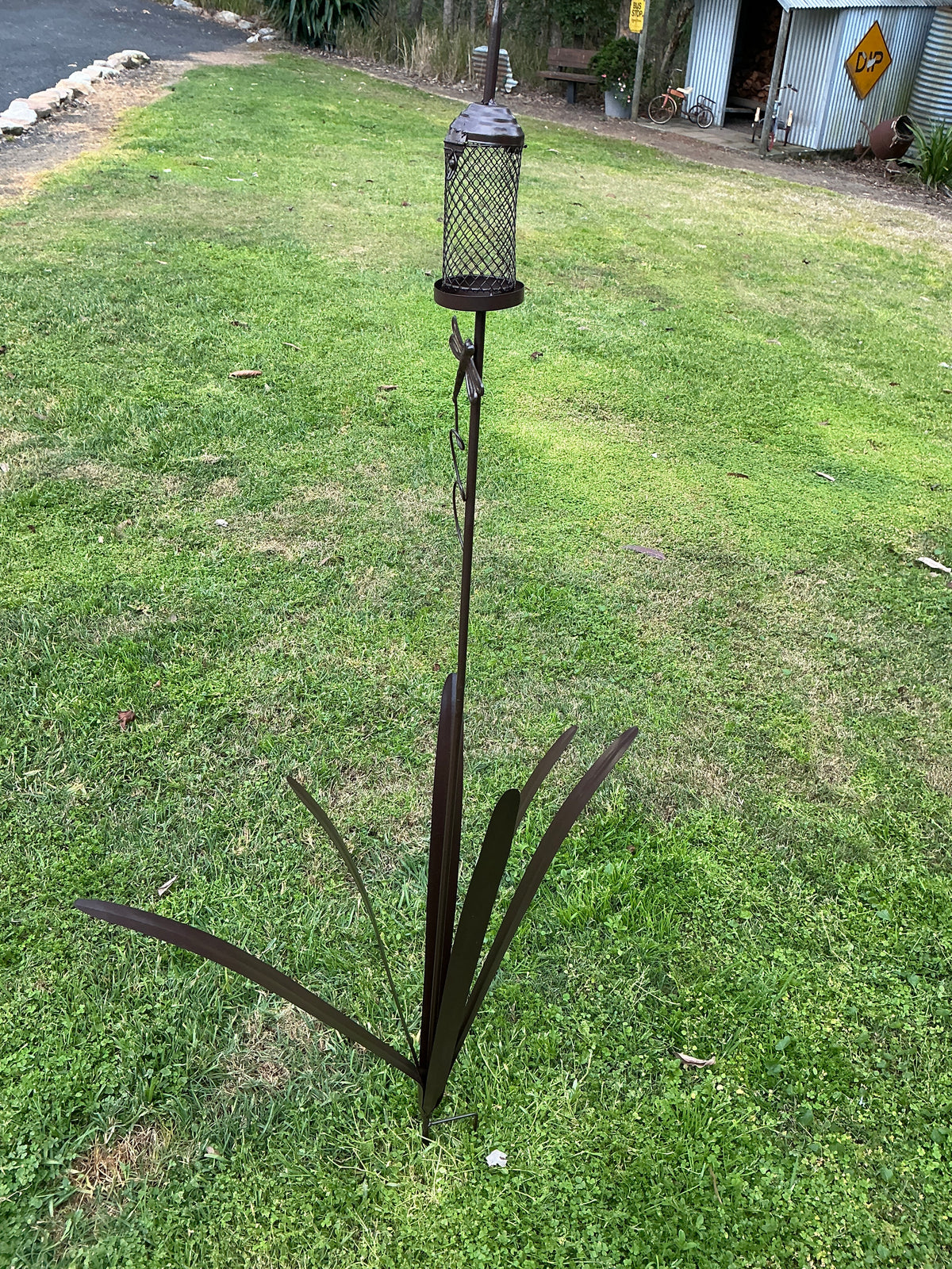 Bull Rush Birdfeeder